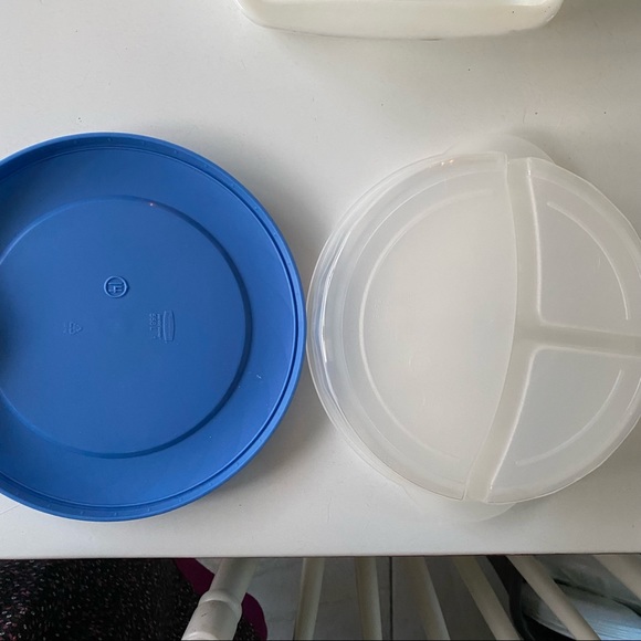 2 Rubbermaid Servin Savers - Picture 4 of 11